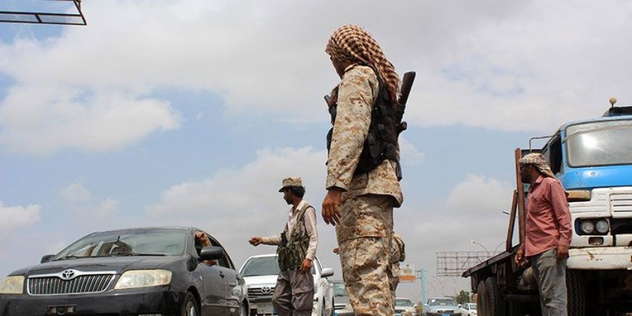 الإفراج عن أمريكي كان محتجزا في اليمن ونقله إلى سلطنة عمان